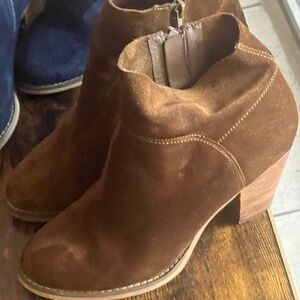 BROWN SUADE BOOTIES